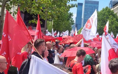 Demonstracja pracowników Krajowej Administracji Skarbowej pod Ministerstwem Finansów