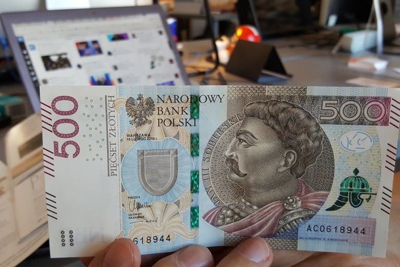 Jesteśmy krytyczni wobec pomysłów Polski2050 odnośnie handlu w niedziele – postulujemy 2,5 razy wyższe stawki za każdą pracę w niedziele i święta!