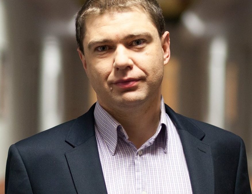 Piotr Szumlewicz w telewizji Comparic24.tv o podwyżkach dla władz