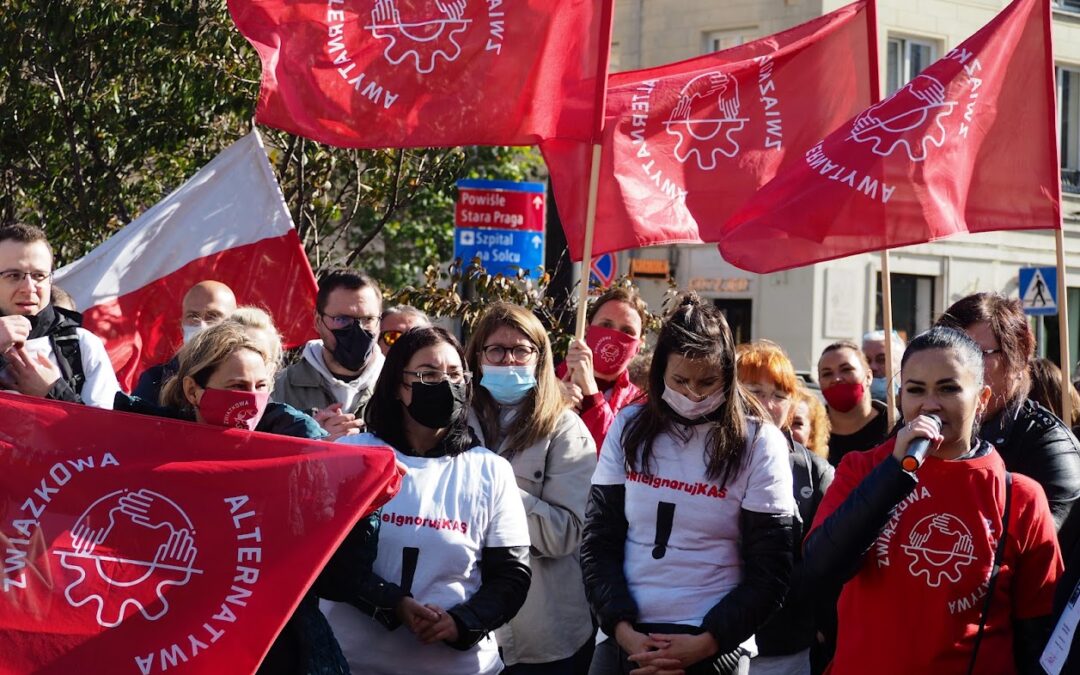 W money.pl o narastającym niezadowoleniu pracowników budżetówki